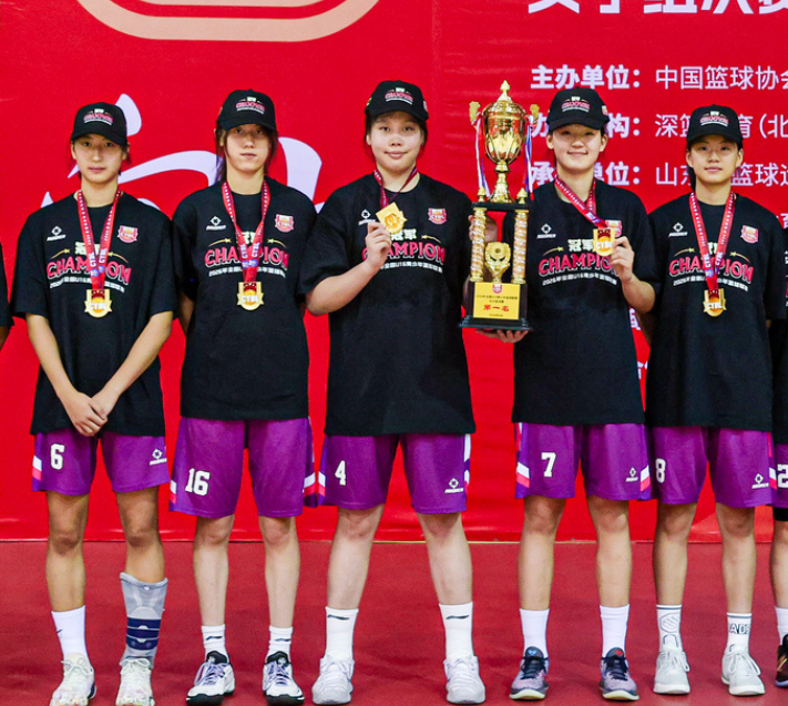 专业万人房间保证玩家不再受周末挤房之苦。服务